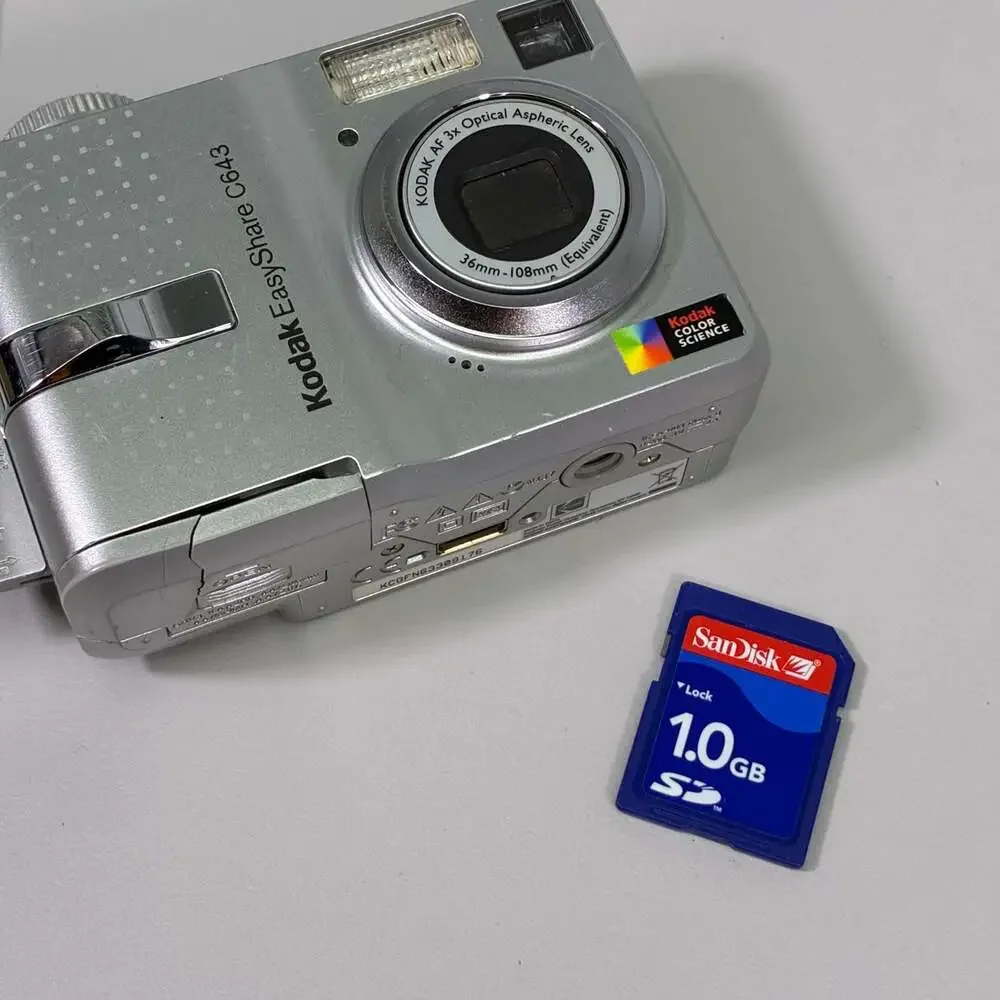 Kodak EasyShare C643 Digital Camera Bundle
